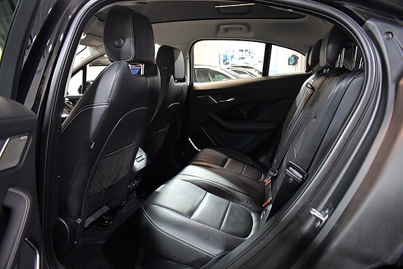 Jaguar I-PACE 26 of 28