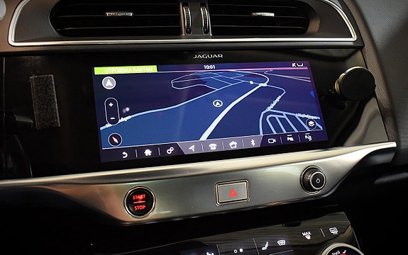 Jaguar I-PACE 21 of 28