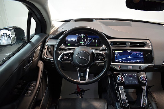Jaguar I-PACE 12 of 28