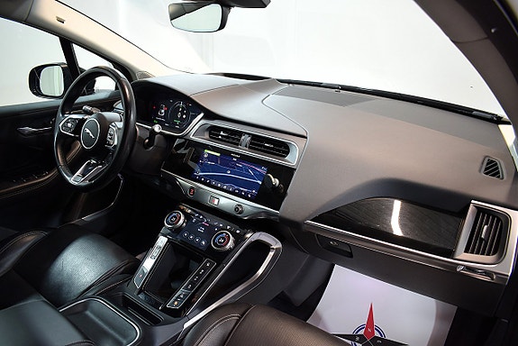 Jaguar I-PACE 22 of 28