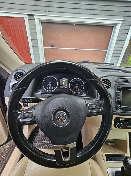 Volkswagen Tiguan 6 of 9