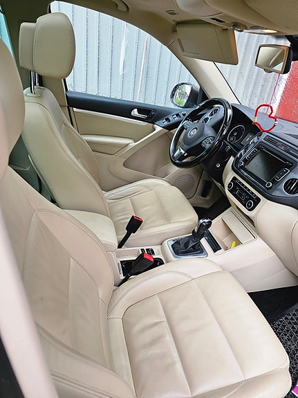 Volkswagen Tiguan 3 of 5