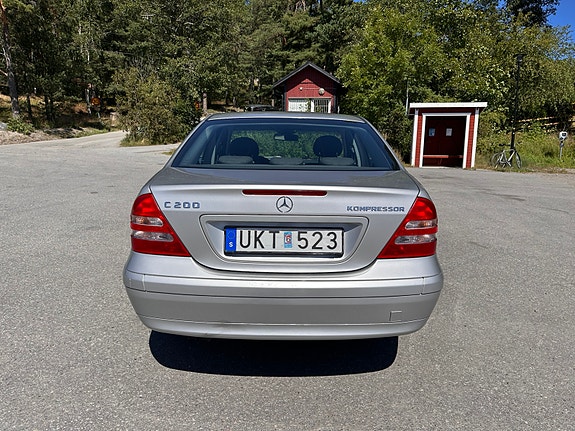 Mercedes-Benz C200 5 of 5