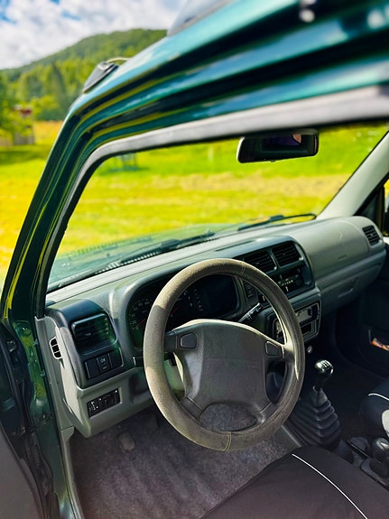 Suzuki Jimny 3 of 7
