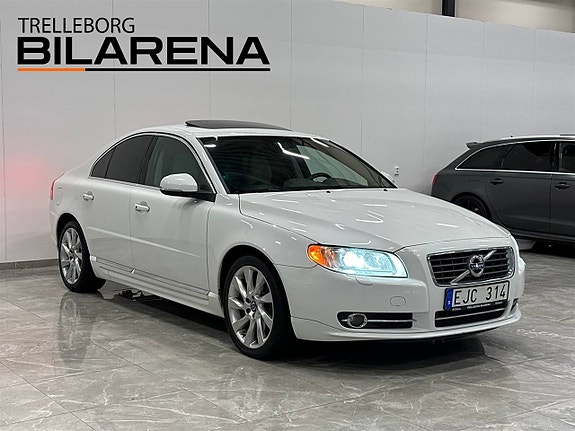 Volvo S80 2 of 5