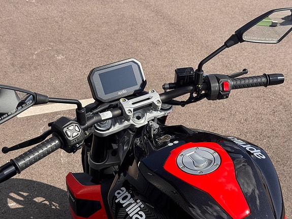 Aprilia Tuono 457 Piranha Red 4 of 5