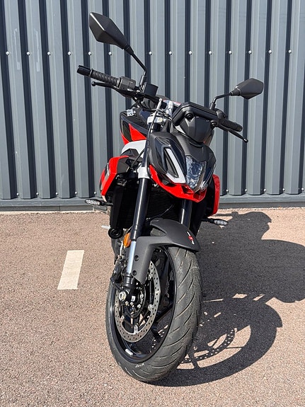 Aprilia Tuono 457 Piranha Red 2 of 5