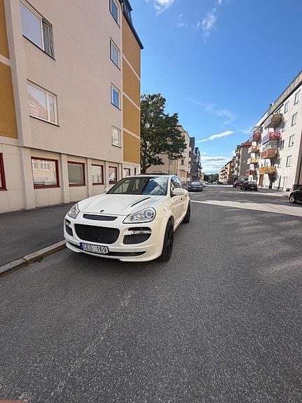 Porsche Cayenne Turbo S 2 of 2