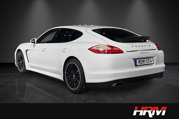 Porsche Panamera 4 2 of 5