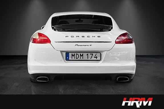 Porsche Panamera 4 3 of 5