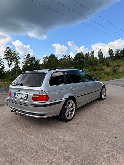 BMW 330Xi 4 of 8