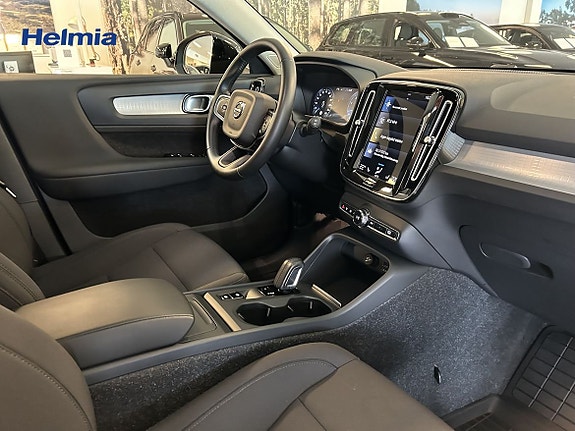 Volvo XC40 4 of 5