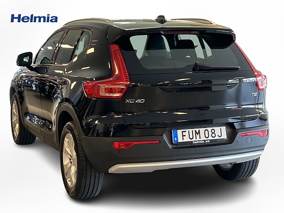 Volvo XC40 2 of 5