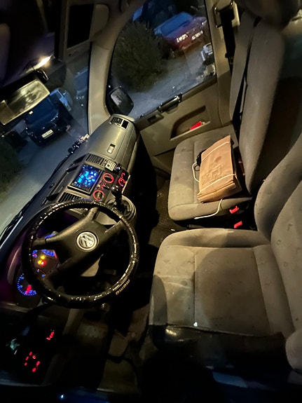 Volkswagen Caravelle 2 of 3