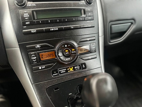 Toyota Auris 11 of 22
