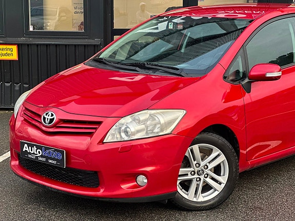 Toyota Auris 2 of 22