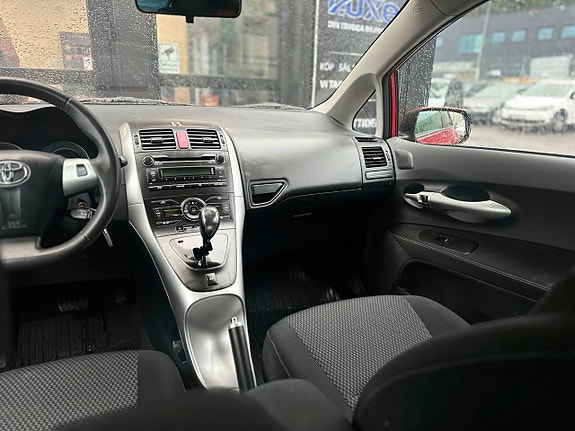 Toyota Auris 16 of 22
