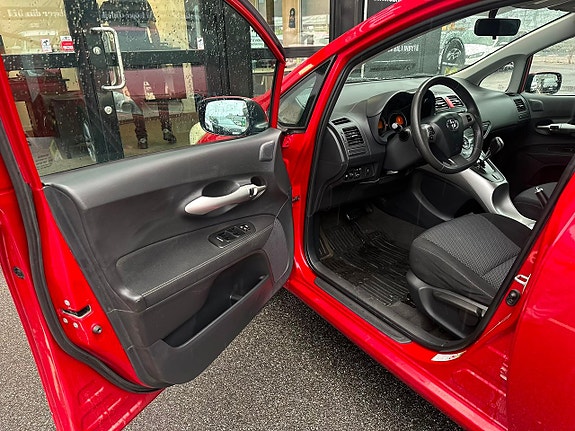 Toyota Auris 4 of 22