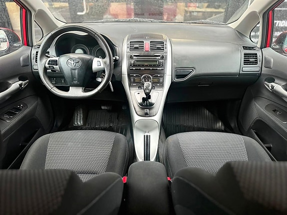 Toyota Auris 18 of 22