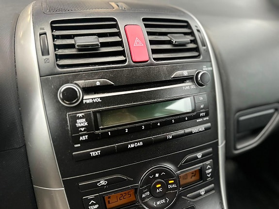 Toyota Auris 10 of 22