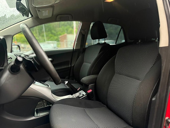 Toyota Auris 5 of 22