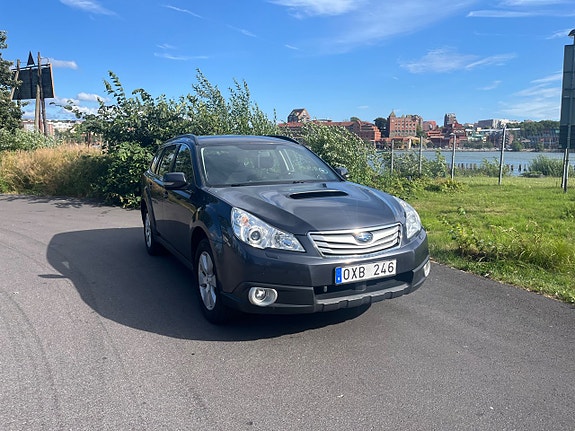 Subaru Outback 2 of 5