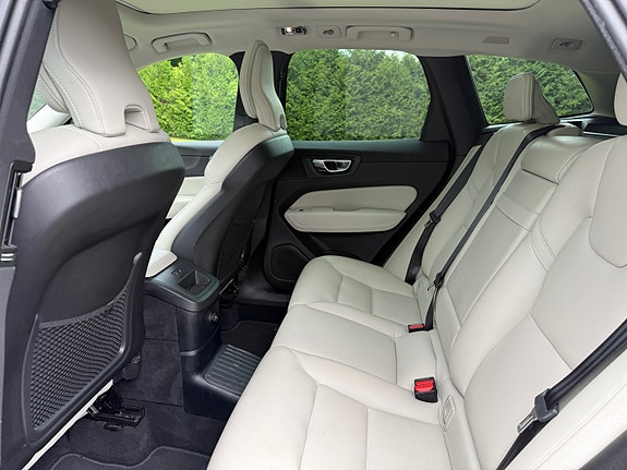 Volvo XC60 11 of 14