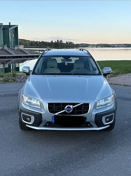 Volvo XC70 2 of 5