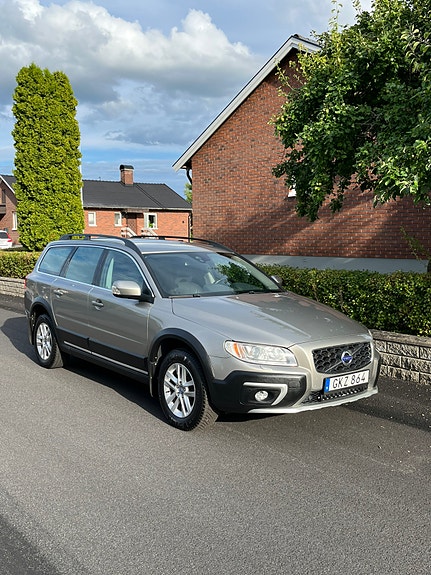Volvo XC70 2 of 5