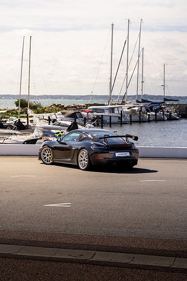 Porsche 718 Cayman GT4 RS 6 of 9