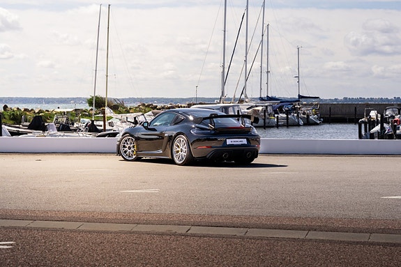 Porsche 718 Cayman GT4 RS 2 of 9