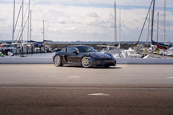 Porsche 718 Cayman GT4 RS