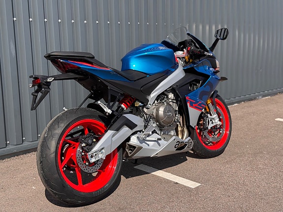 Aprilia RS 660 Venom Yellow & Blue Marlin 5 of 5