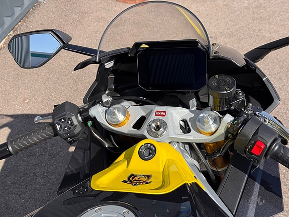 Aprilia RS 660 Venom Yellow & Blue Marlin 8 of 8