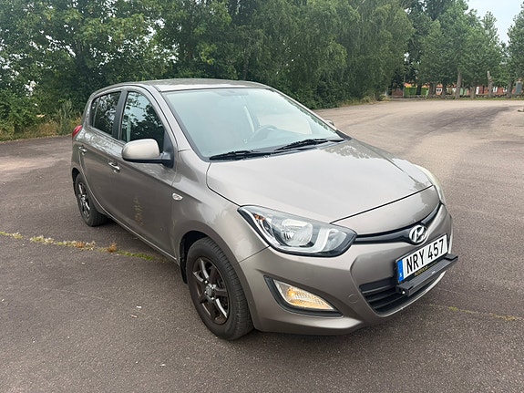 Hyundai i20 2 of 5