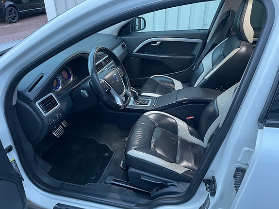 Volvo V70 12 of 16