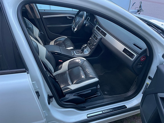 Volvo V70 11 of 16