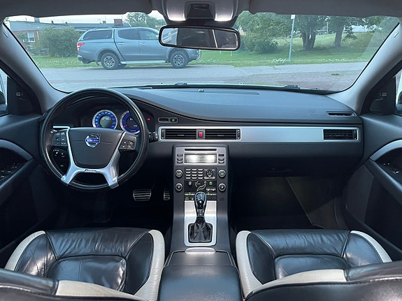 Volvo V70 10 of 16