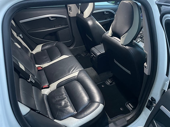 Volvo V70 13 of 16