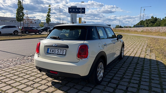 MINI One 4 of 5