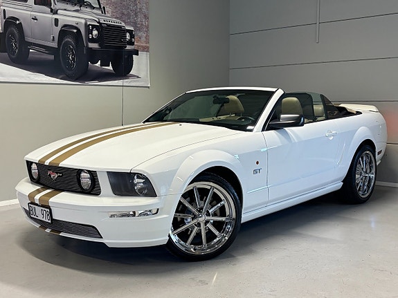 Ford Mustang 3 of 5