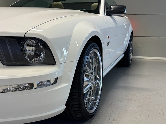Ford Mustang 6 of 28