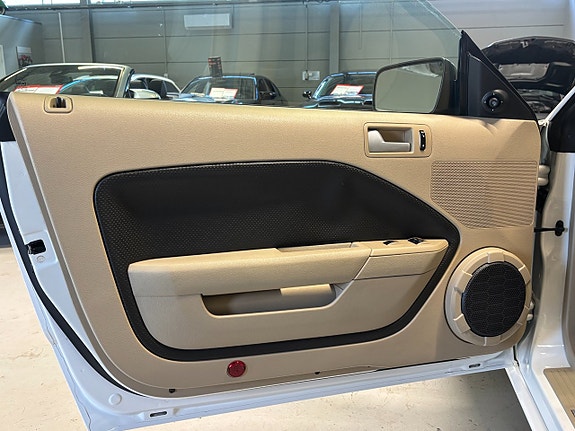 Ford Mustang 13 of 28