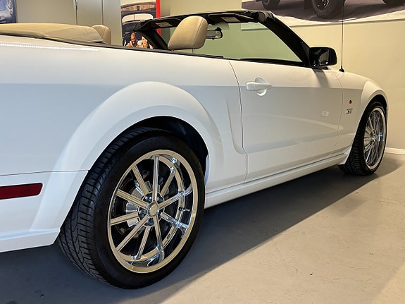 Ford Mustang 27 of 28