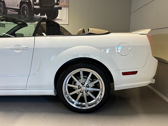 Ford Mustang 10 of 28