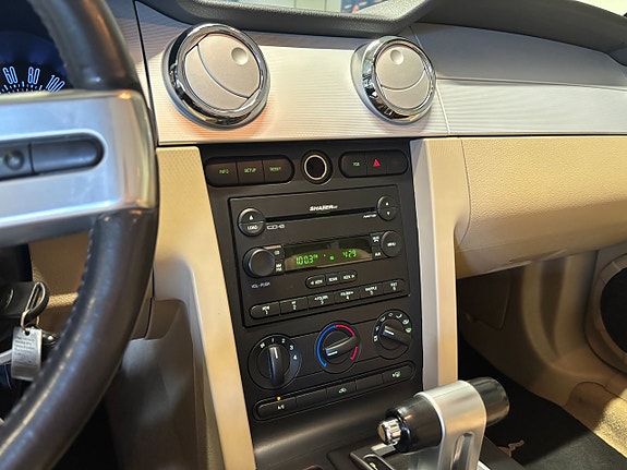 Ford Mustang 18 of 28