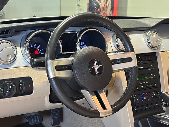 Ford Mustang 16 of 28