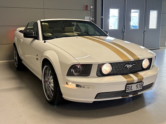 Ford Mustang 8 of 28
