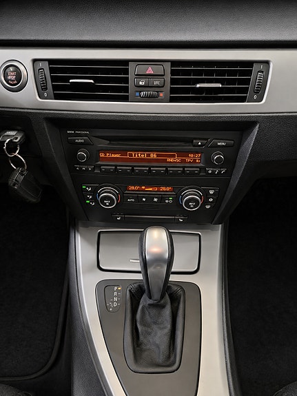 BMW 320i 7 of 8