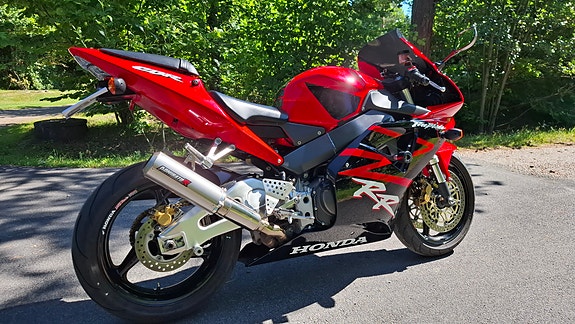 Honda CBR900RR 3 of 16